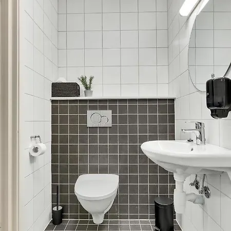 Hybler Med Felles Kjokken, Midt I Sentrum شقة فندقية نارفيك